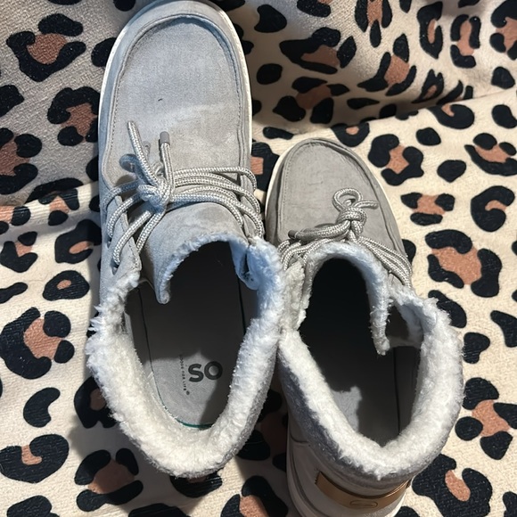 Light Gray So’ Boots - Picture 3 of 5